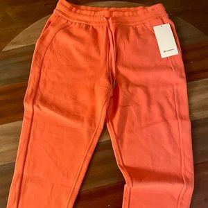 NWT Lululemon Scuba High Rise Joggers.